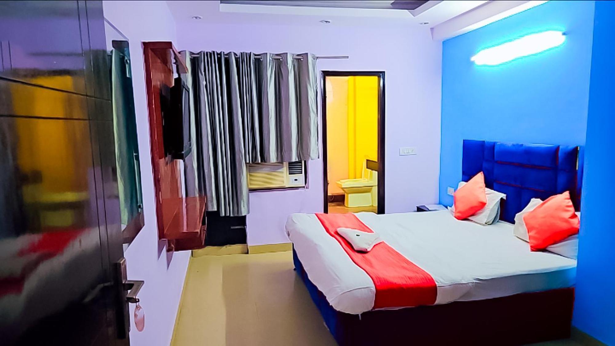 Happy Inn - Near Saket Metro New Delhi Exteriör bild