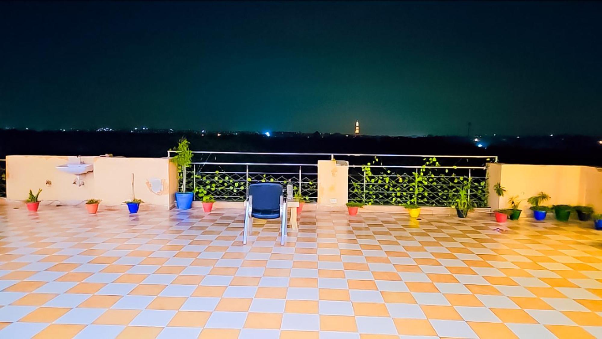 Happy Inn - Near Saket Metro New Delhi Exteriör bild