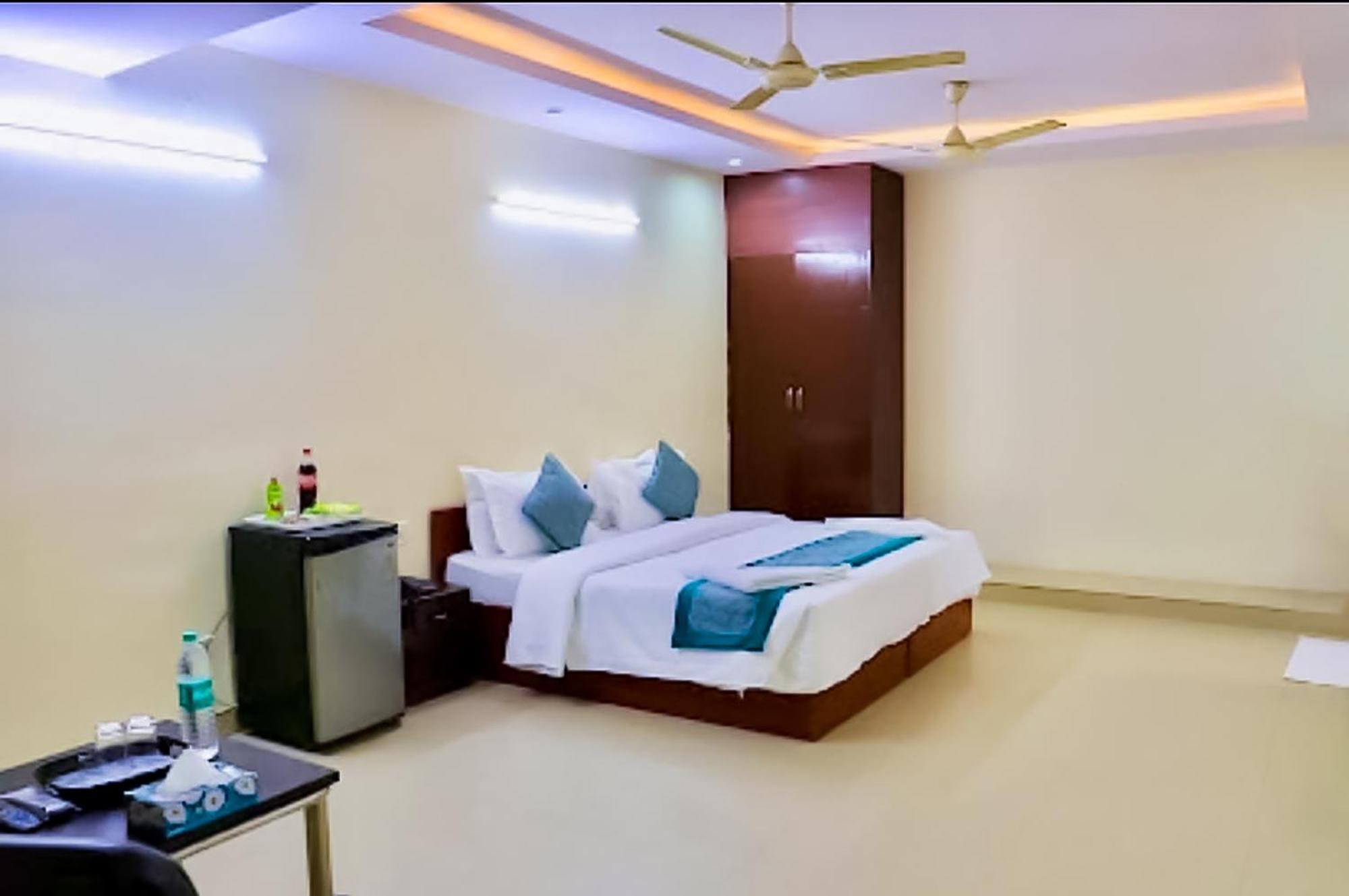 Happy Inn - Near Saket Metro New Delhi Exteriör bild