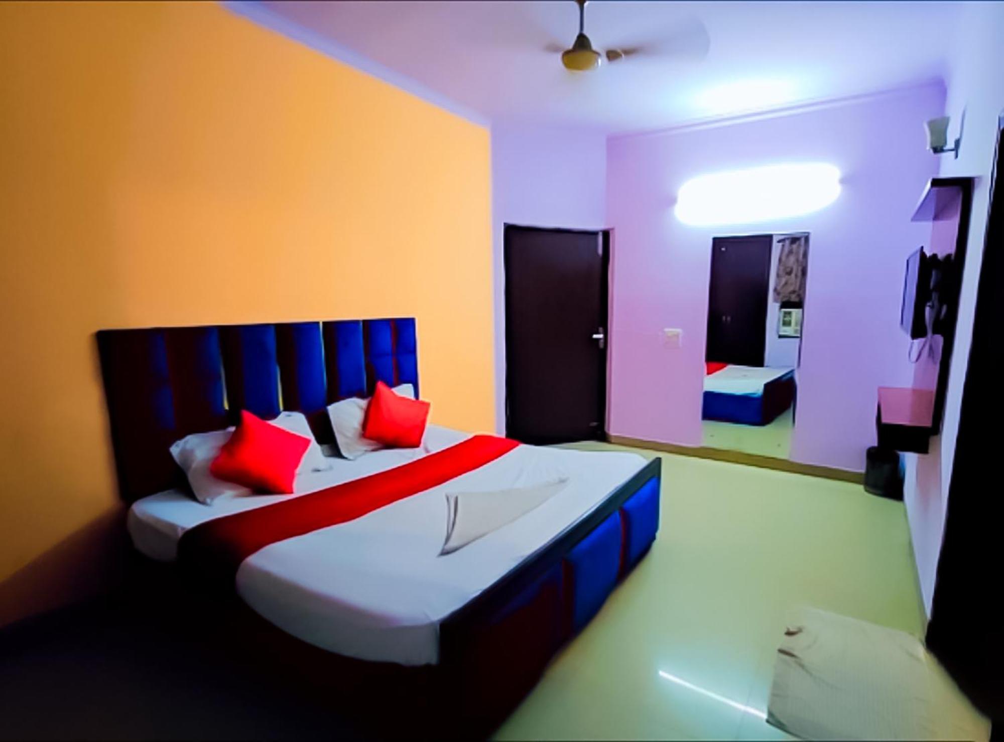 Happy Inn - Near Saket Metro New Delhi Exteriör bild